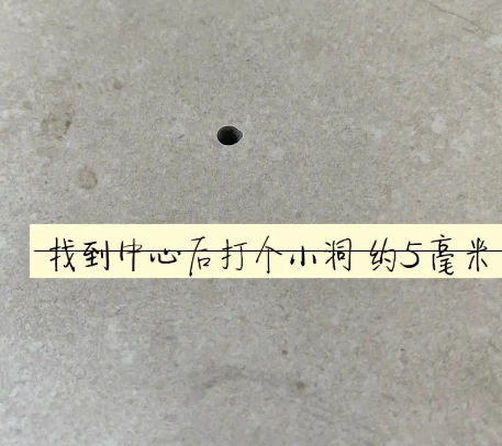 三元瓷砖空鼓维修公司专业解答在瓷砖铺贴过程中，如果砂料搅拌不均匀，将会带来以下问题